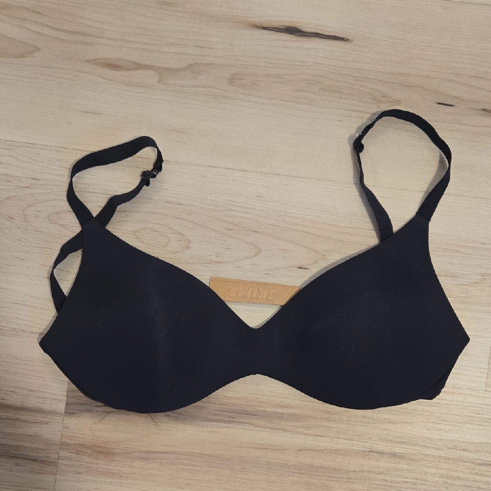NWT SKIMS Wireless Form Push-Up Plunge Bra, Onyx, Size 32DDD